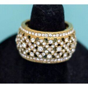 Vintage Gold Tone Band Stylish Rhinestones Ring Size 7 1/2 - E9